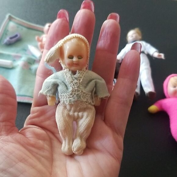 Assorted Vintage Baby Dolls Dollhouse Dolls mix lot Vintage - Picture 3 of 17